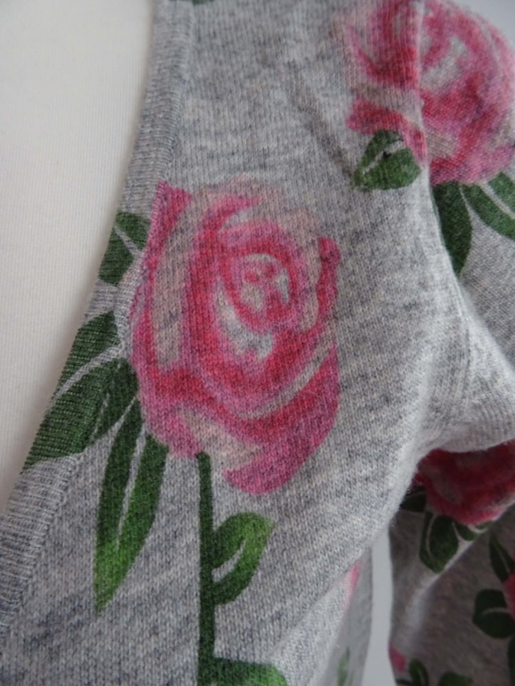 Strickjacke mit Rosen