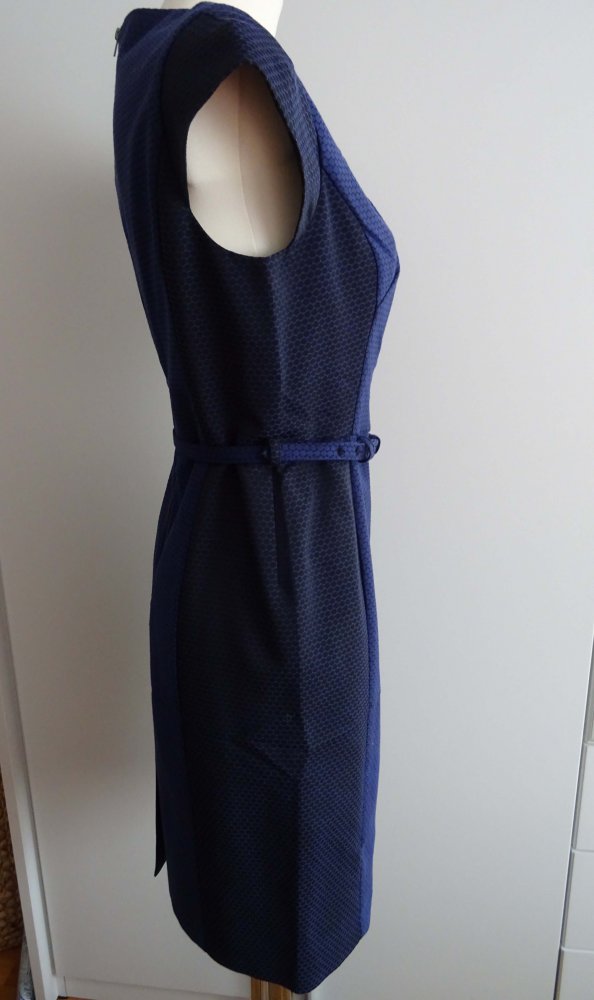 blaues Kleid