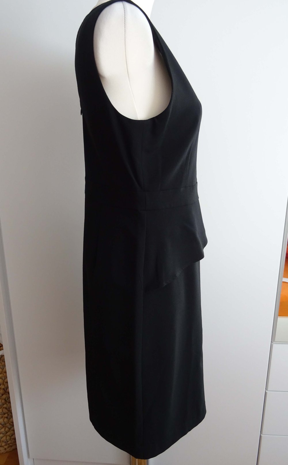 schwarzes Kleid