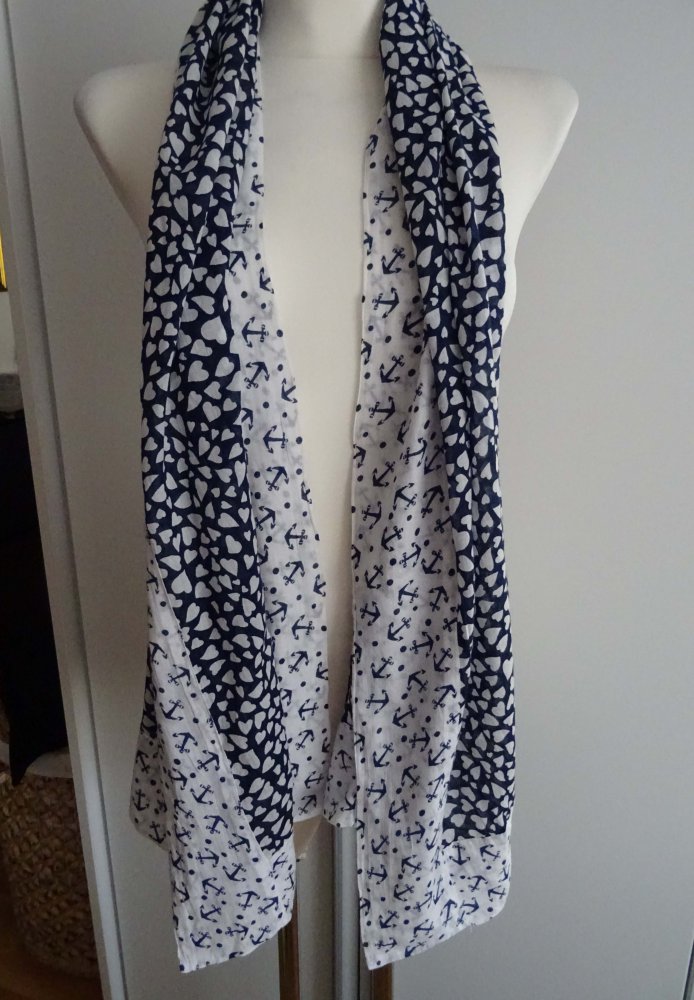 Tuch mit Herzen und Ankern