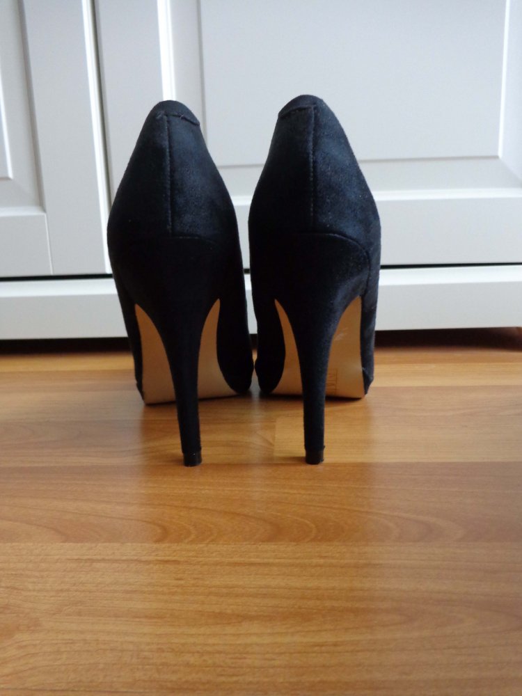 schwarze Pumps