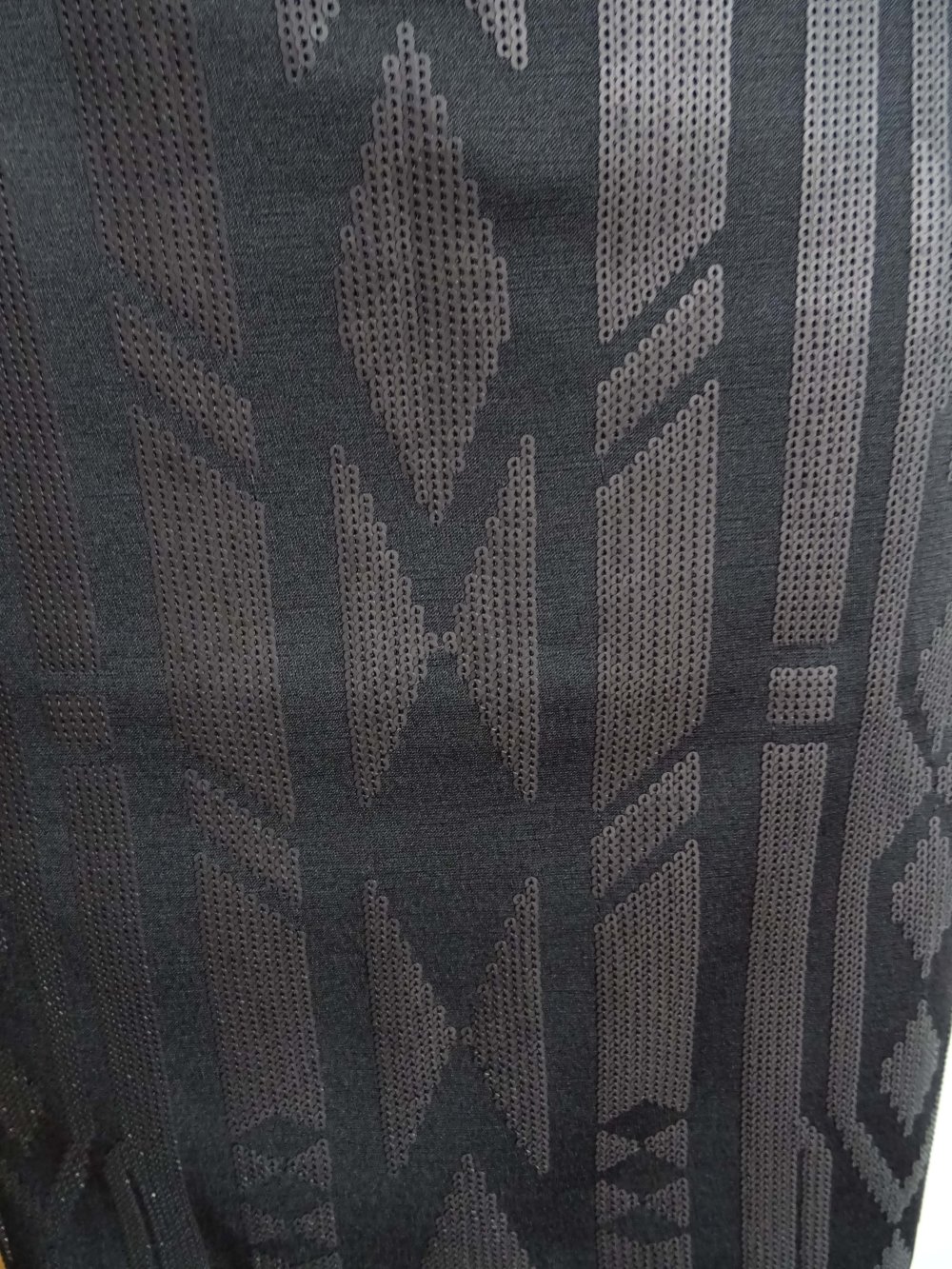 schwarzer Rock mit Pailletten