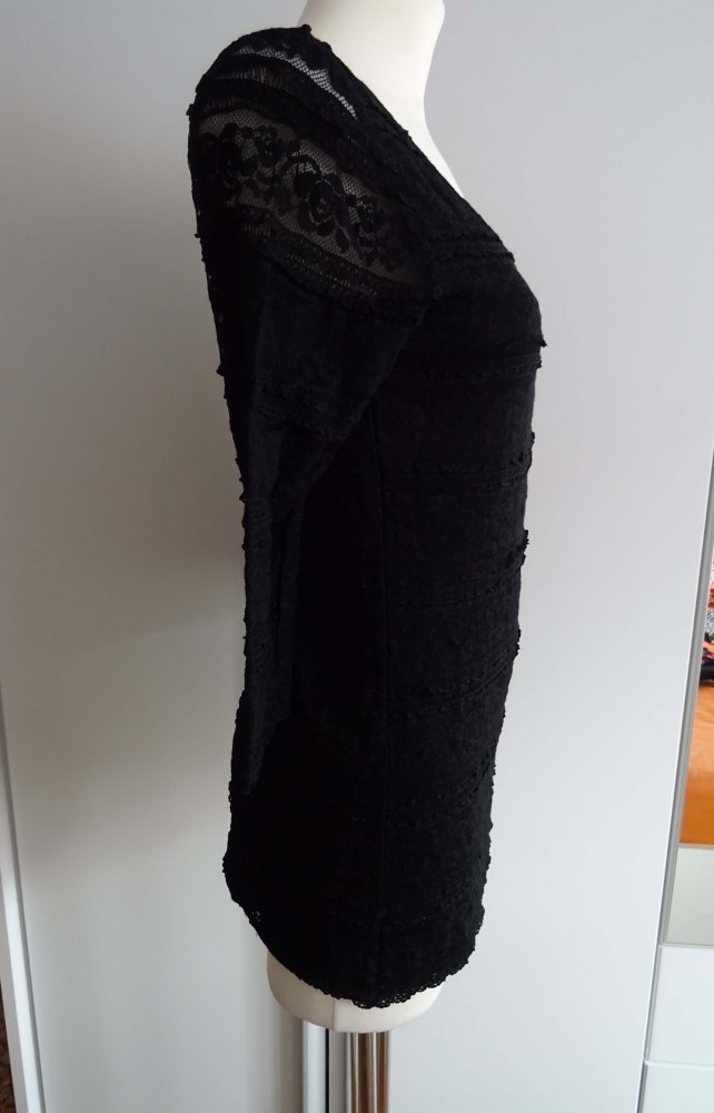 schwarzes Shirt mit Spitze