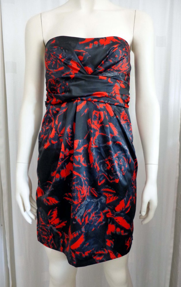 schwarz-rotes Bustierkleid