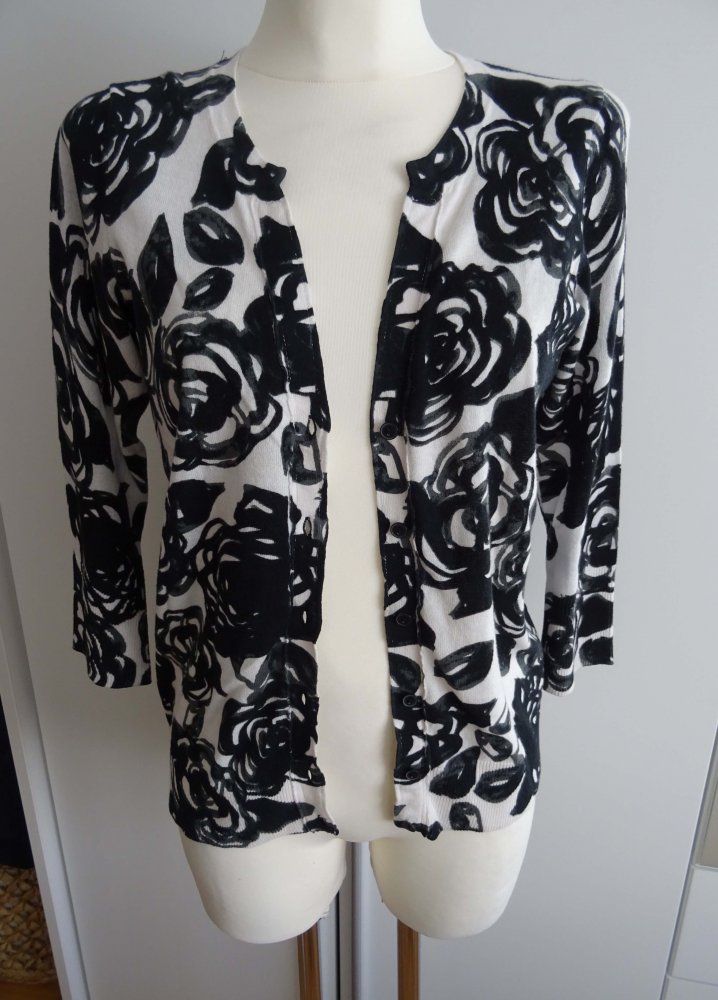 Strickjacke mit Blumen