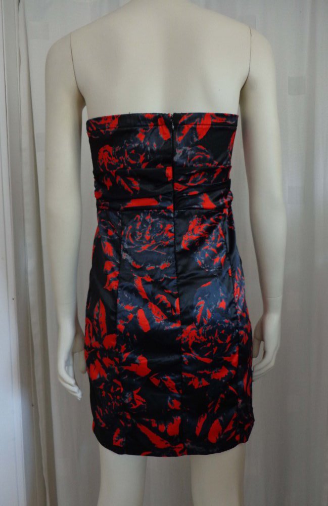 schwarz-rotes Bustierkleid