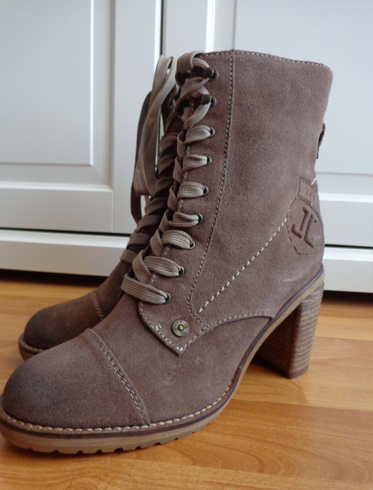 Traveller Hiking Boots