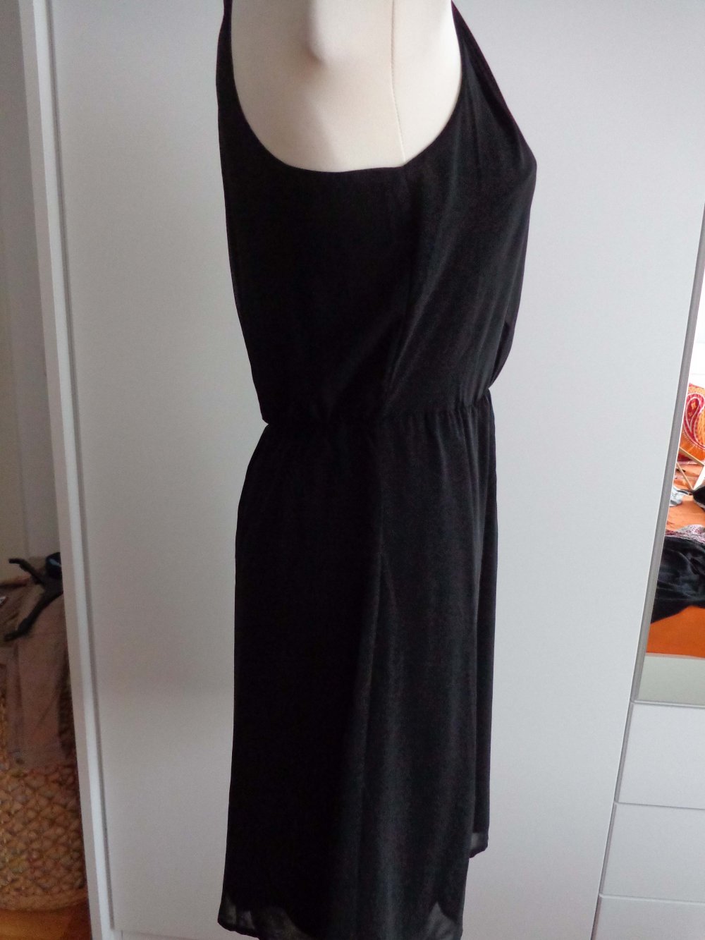 schwarzes Chiffon-Kleid