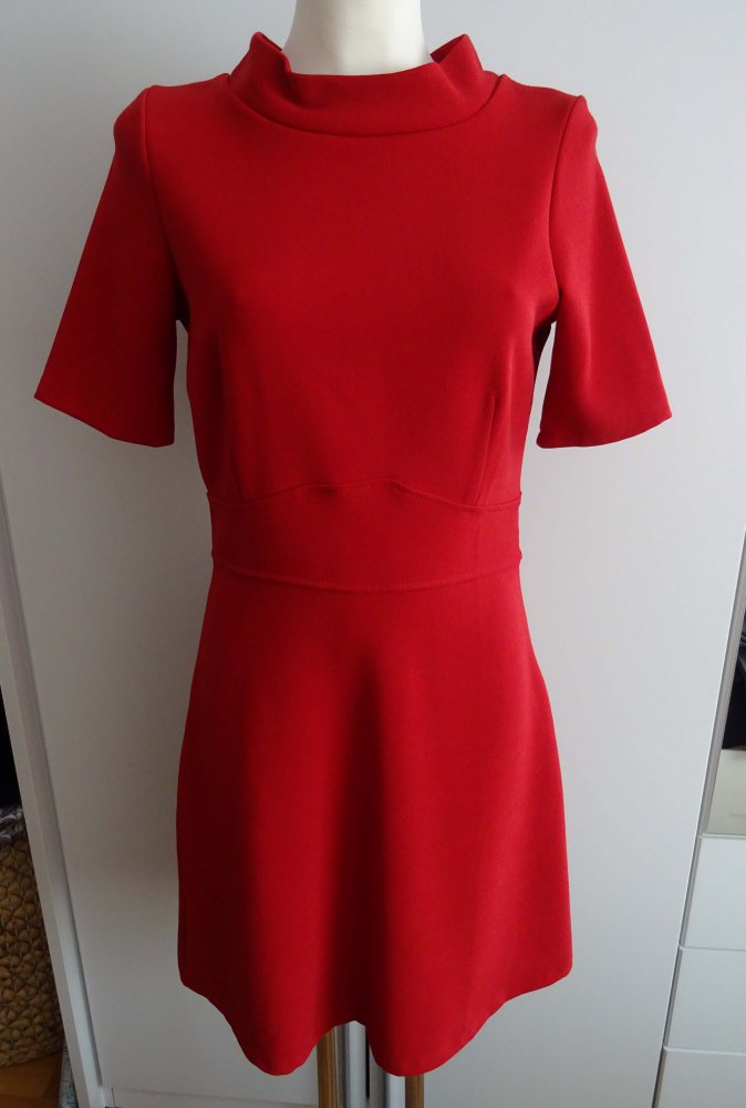rotes Kleid