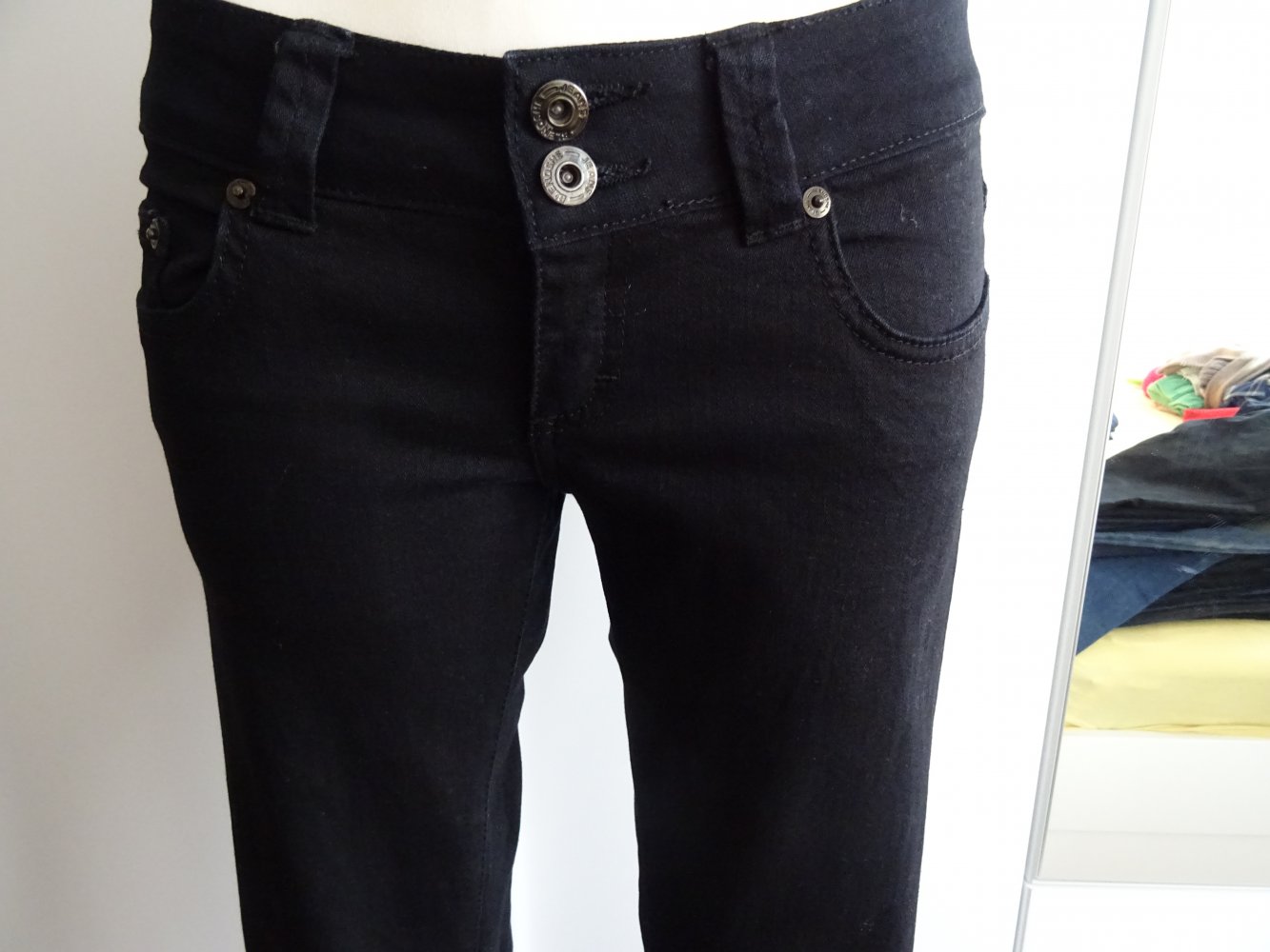 schwarze Jeans