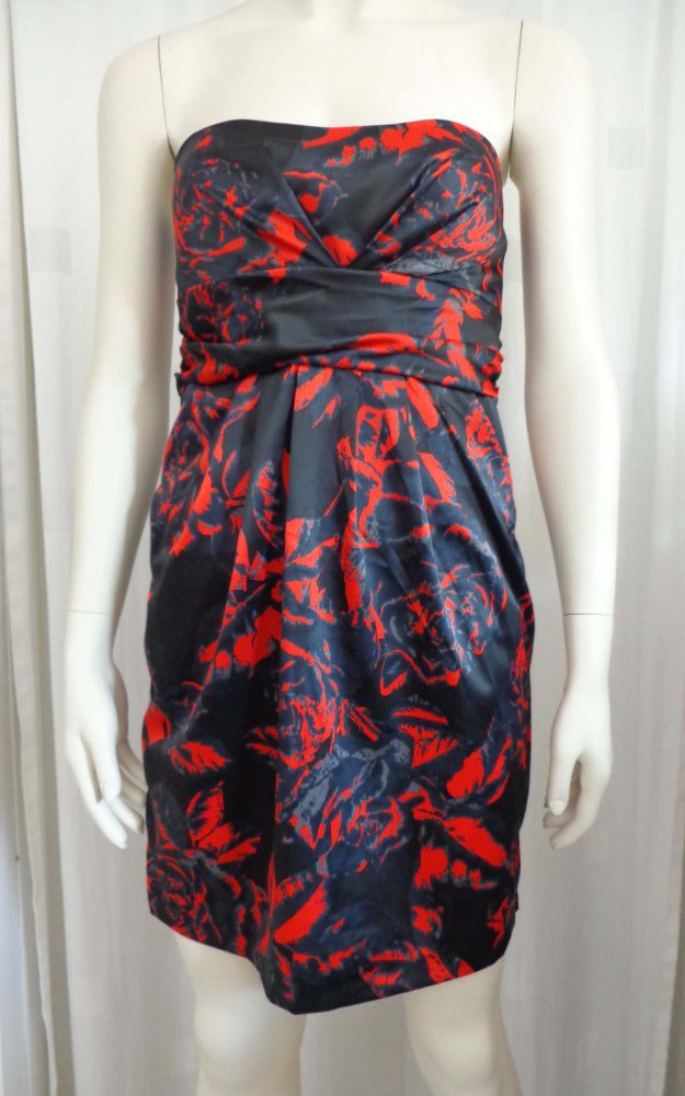 schwarz-rotes Bustierkleid