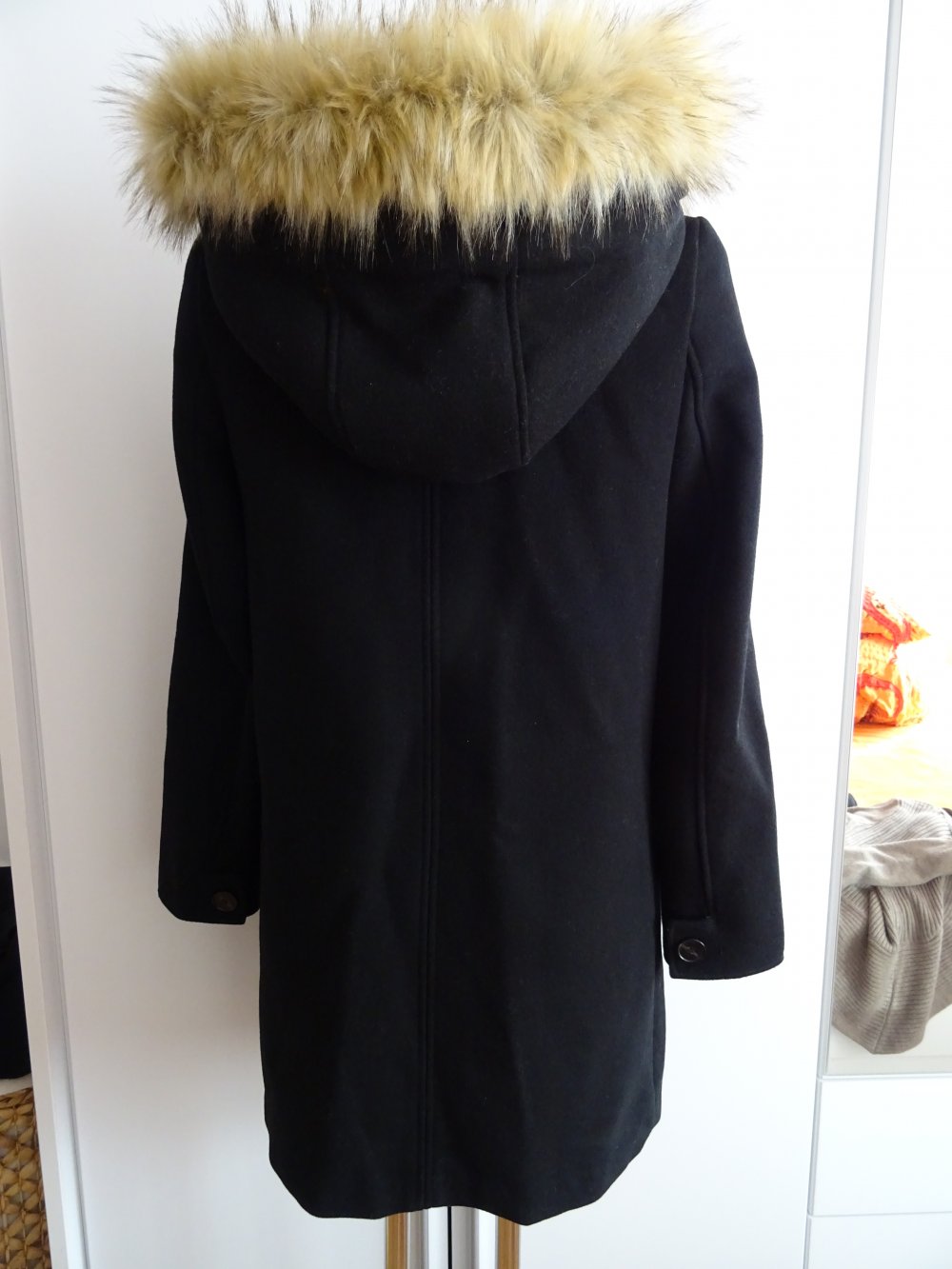 schwarzer Dufflecoat