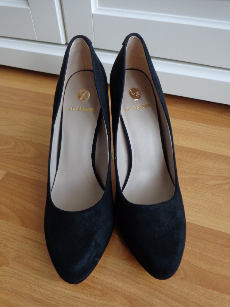 schwarze Pumps