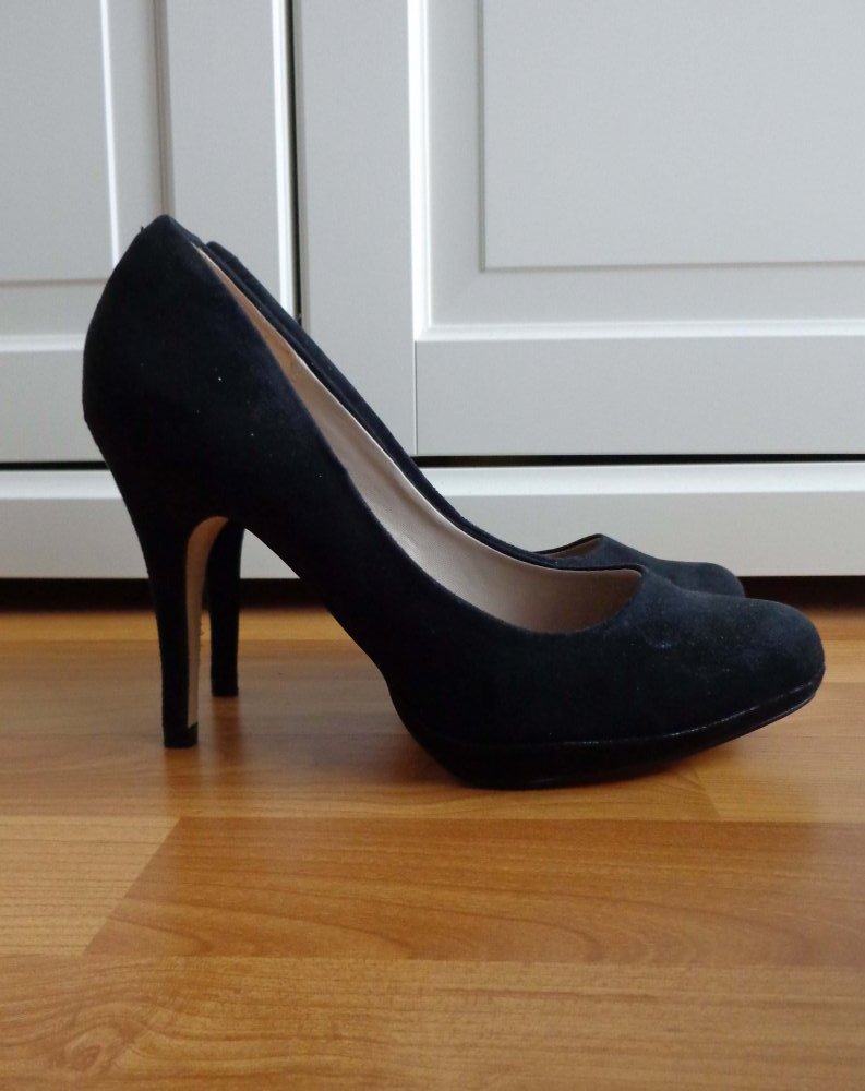 schwarze Pumps
