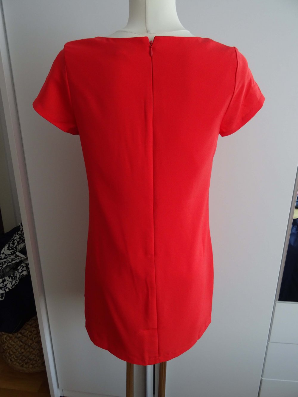 rotes Kleid