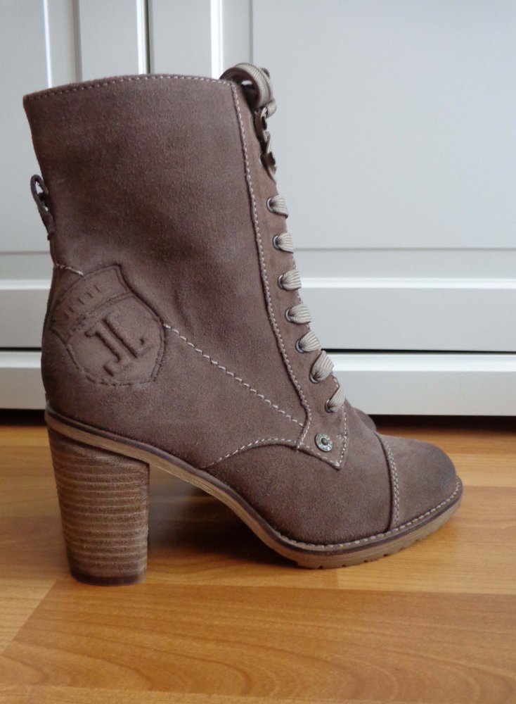 Traveller Hiking Boots