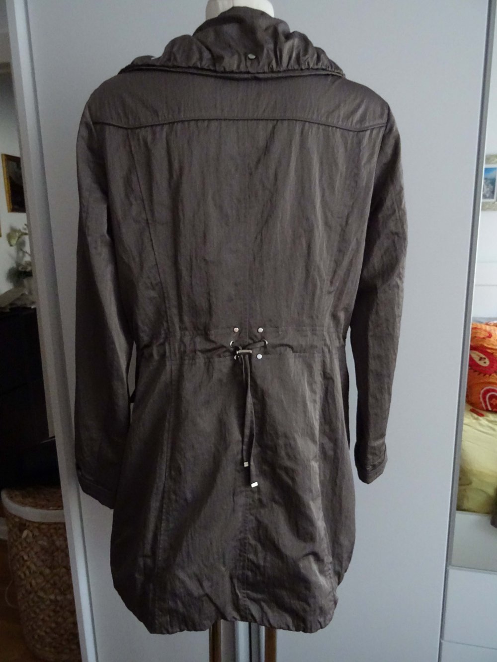 brauner Mantel