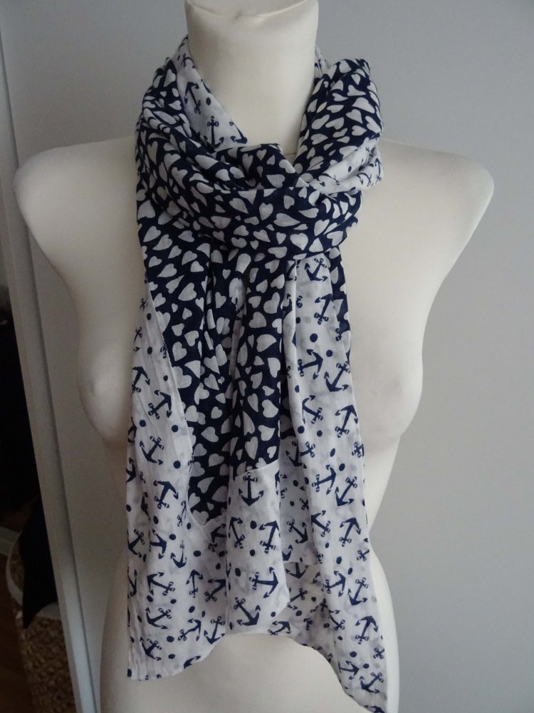 Tuch mit Herzen und Ankern