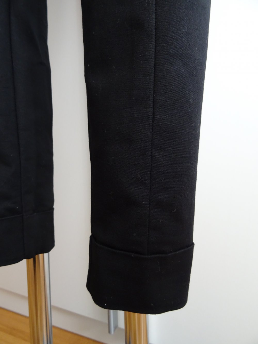 schwarze Knöchelhose