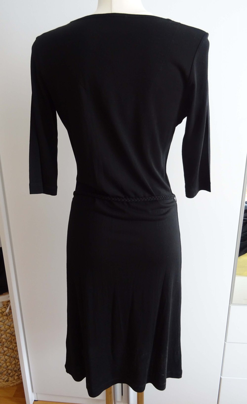 schwarzes Kleid