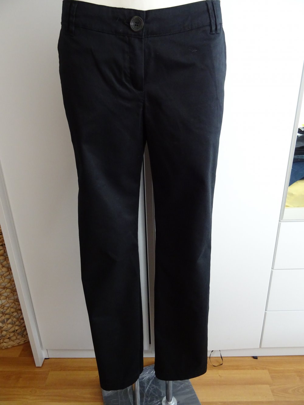 schwarze Stoffhose