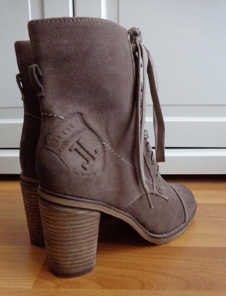 Traveller Hiking Boots