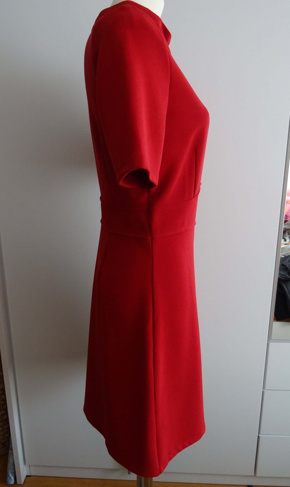 rotes Kleid