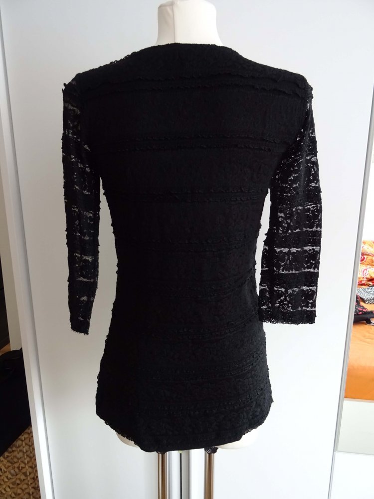schwarzes Shirt mit Spitze