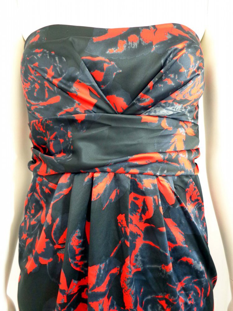 schwarz-rotes Bustierkleid