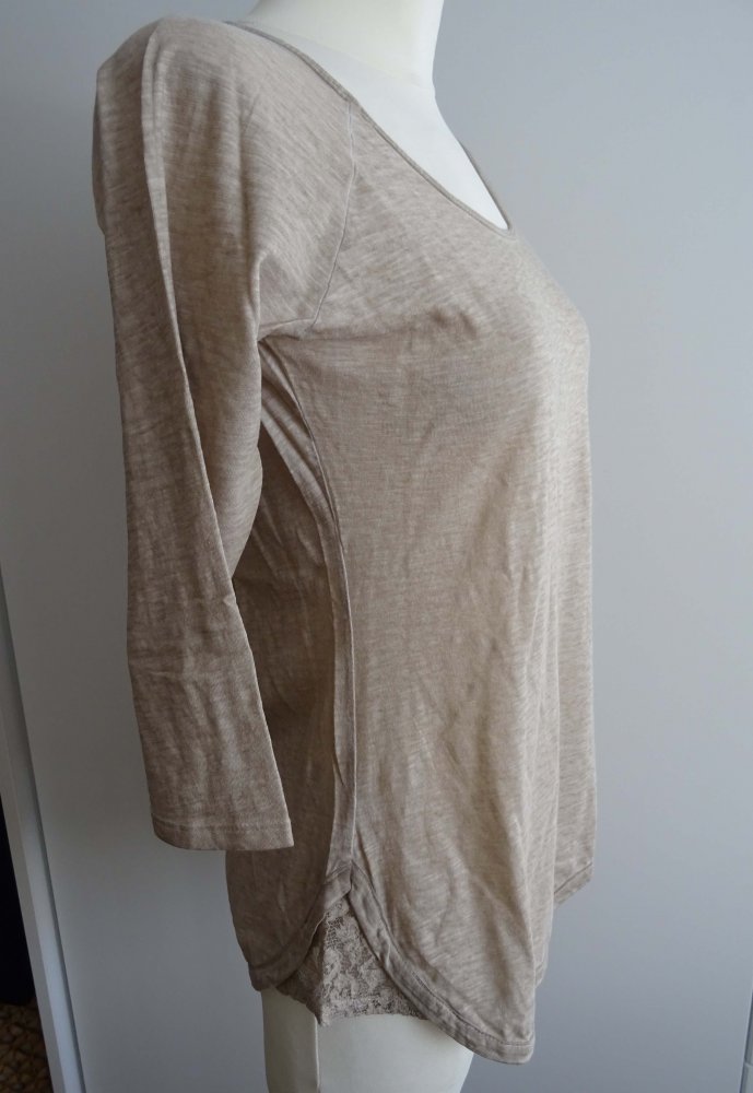Shirt in beige mit Spitzeneinsatz -NEU-