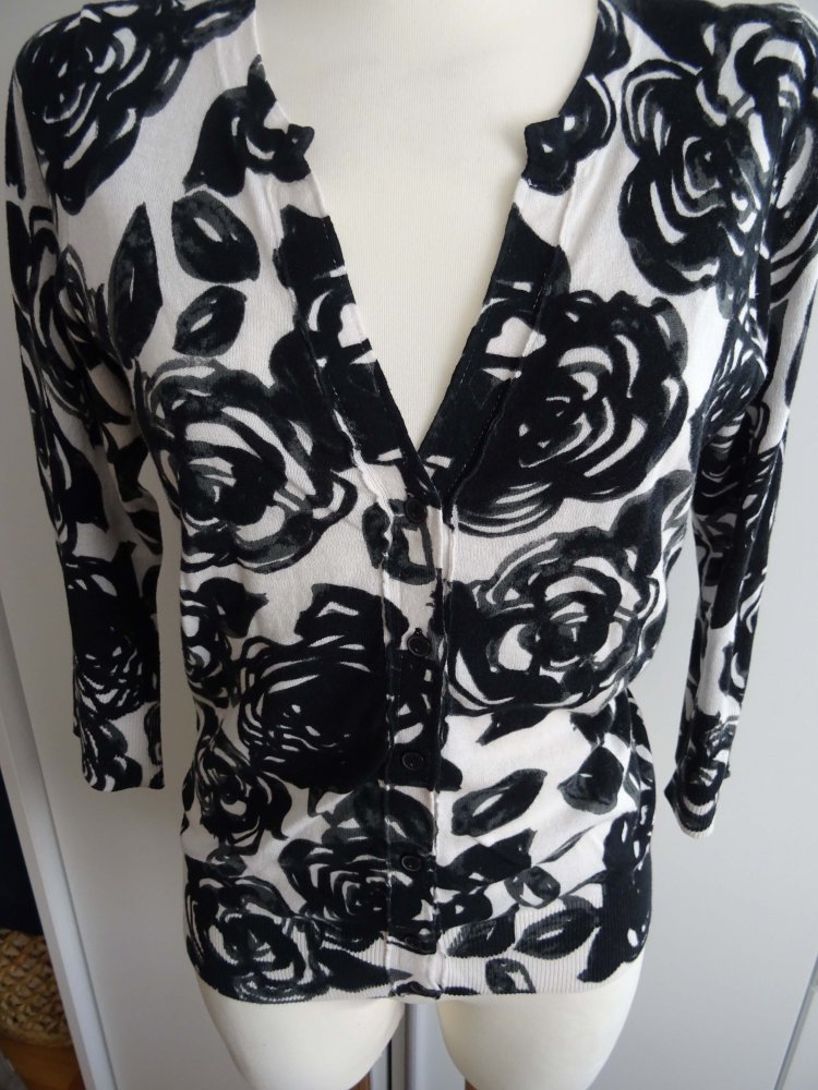 Strickjacke mit Blumen