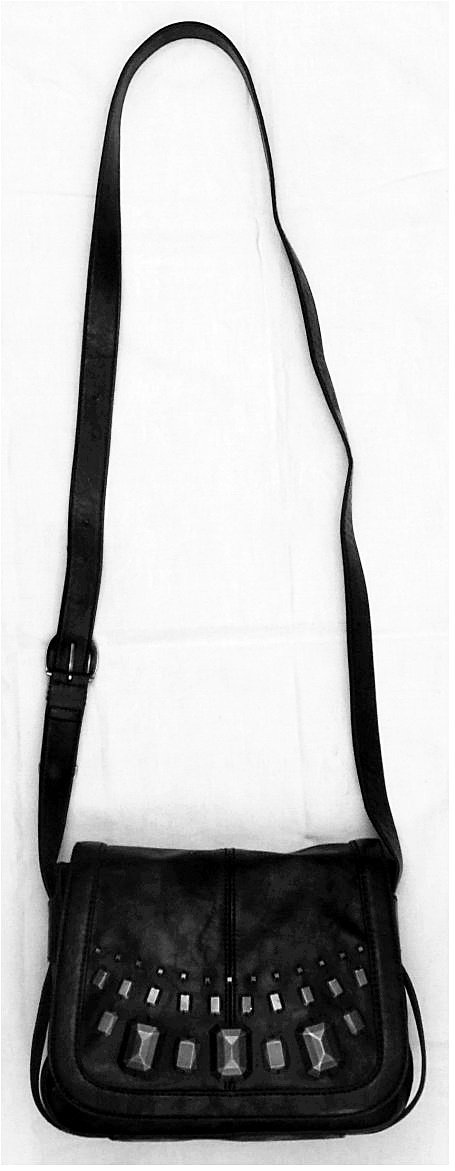 Esprit Damen-Umhänge-Tasche - schwarz mit Metallbesatz