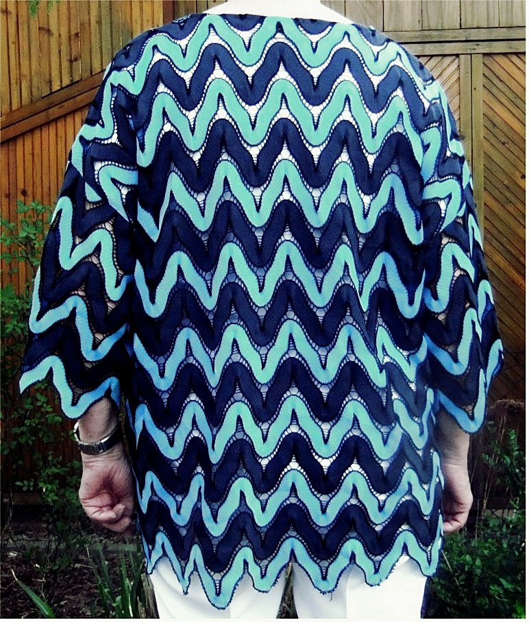 Sommerpulli kurzärmlig - von Chanaz Couture exclusiv - hellblau / dunkelblau