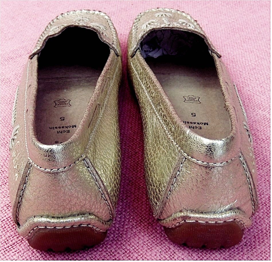 Gabor Damen Halbschuhe Slipper Echt Mokassin aus Leder - Größe 38 / UK 5 - Mit Edelweiß-Applikationen - glänzend neusilberfarbig