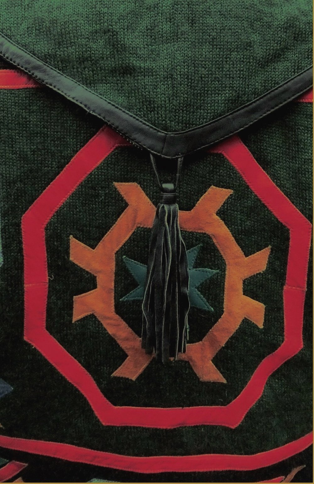 Macht den Winter bunt ; einzigartige Schurwoll-Jacke mit farbigem Lederbesatz - Größe 42 / 44