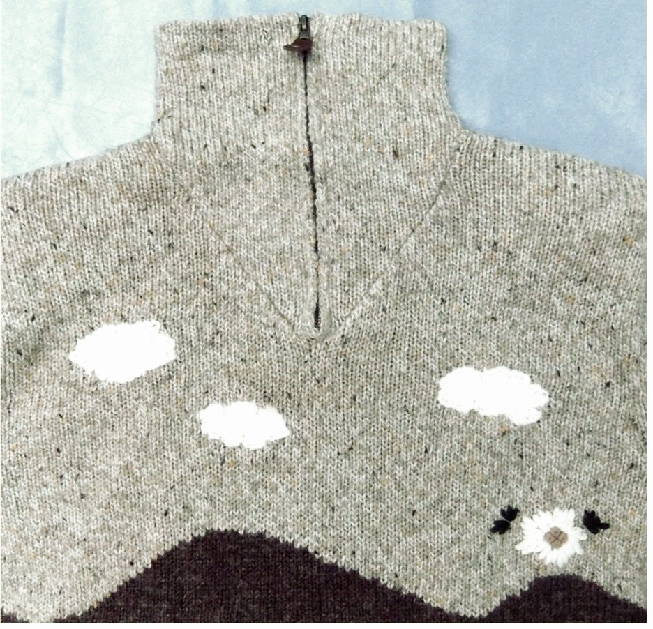 Rollkragen-Pullover , von Country Line - Gr.46 - Mit Häuser / Blüten Motiv - hellgräulichbräunlich / dunkelgräulichbräunlich