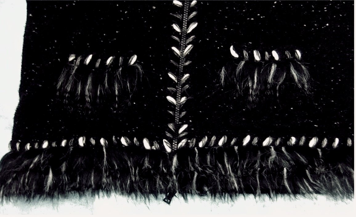 Strickjacke von Nice Connection - schwarz mit Faden-Stickerei und Fransen - Merino Wolle / Kaschmir - Größe 44