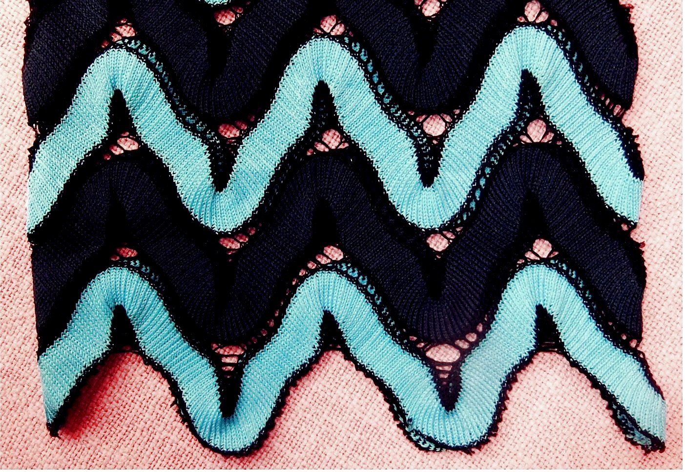 Sommerpulli kurzärmlig - von Chanaz Couture exclusiv - hellblau / dunkelblau