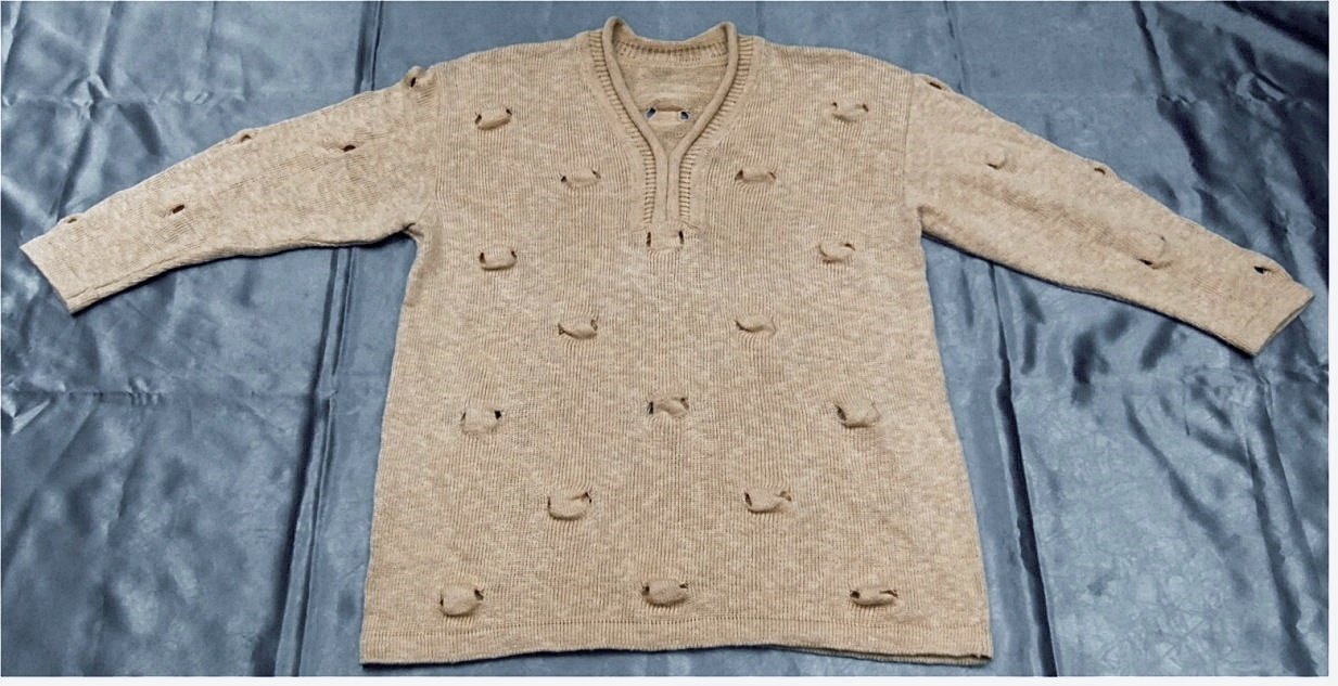 Damen-Strickpullover , Größe 42 - hellbraun - mit abstrakten kleinen Schlitzen