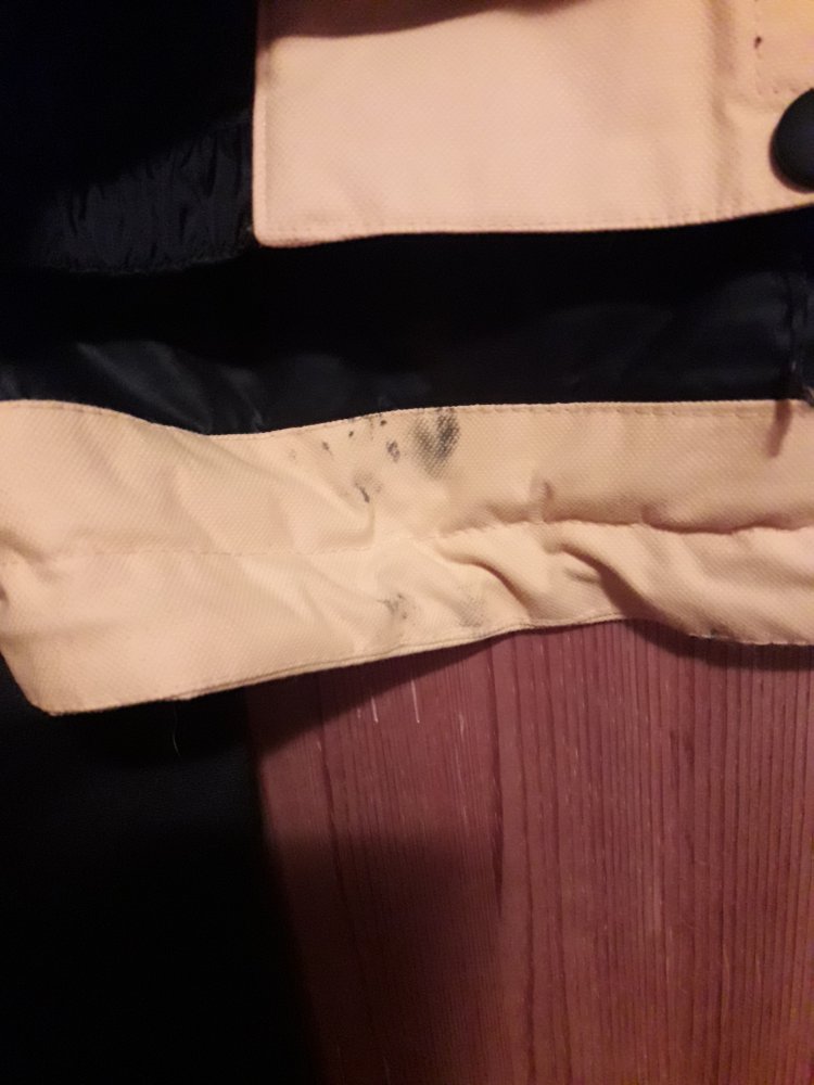 Sonnengelber Skianzug