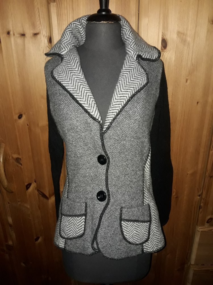 Ausgefallener Strickblazer