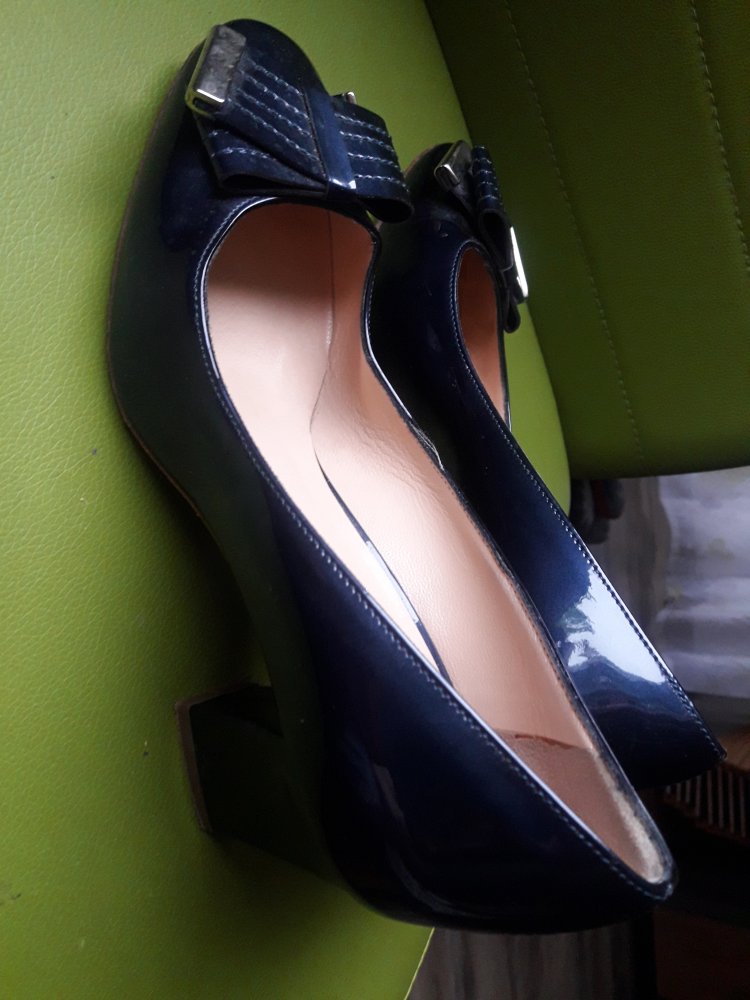 Dunkelblaue Lackpumps