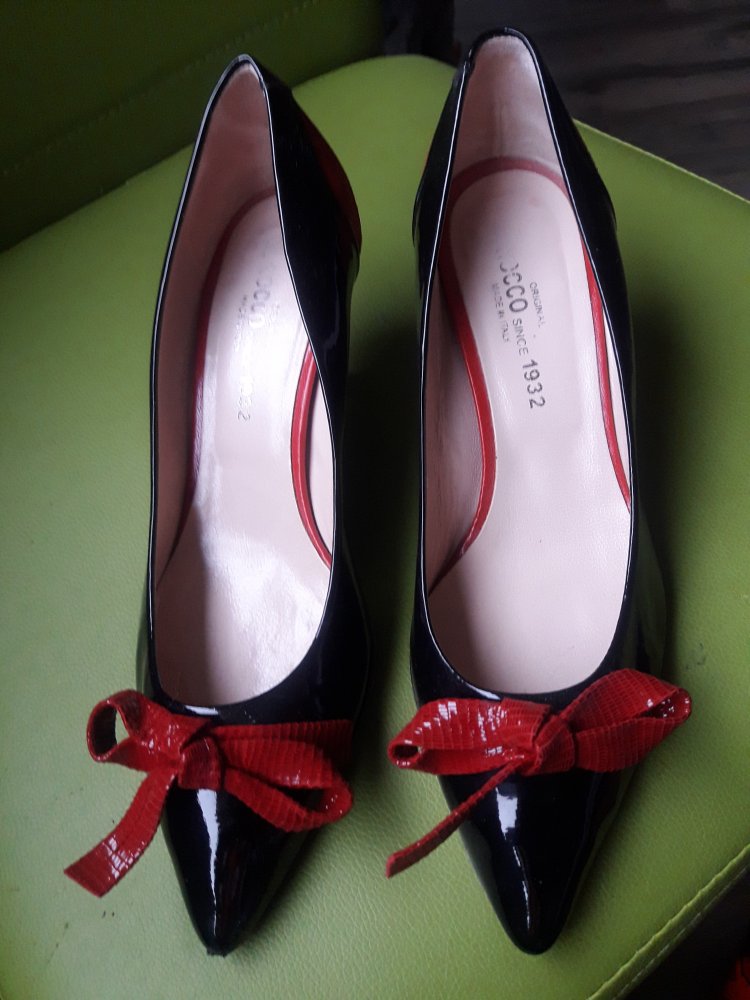 Zweifarbige Lackpumps