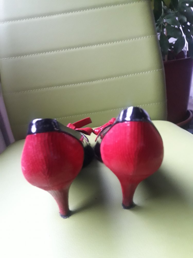 Zweifarbige Lackpumps