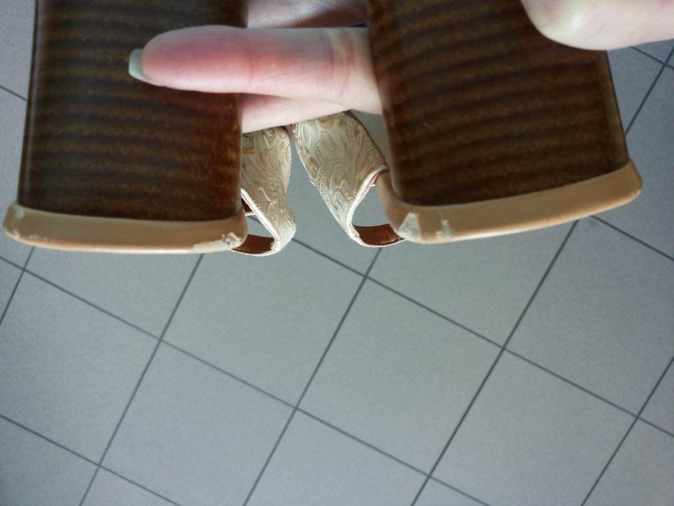 Pumps mit Blumenranken von Tamaris