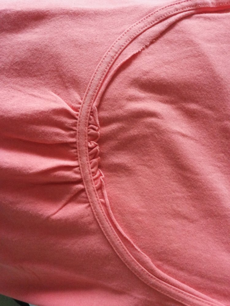 Top in koralle mit Raffung