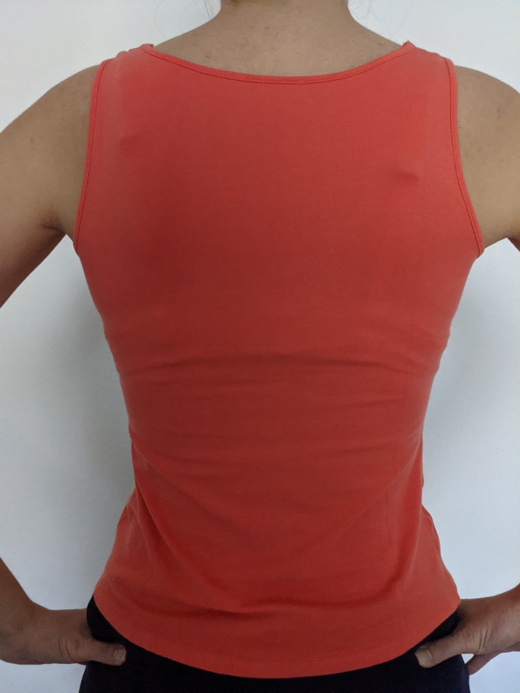 Top in koralle mit Raffung