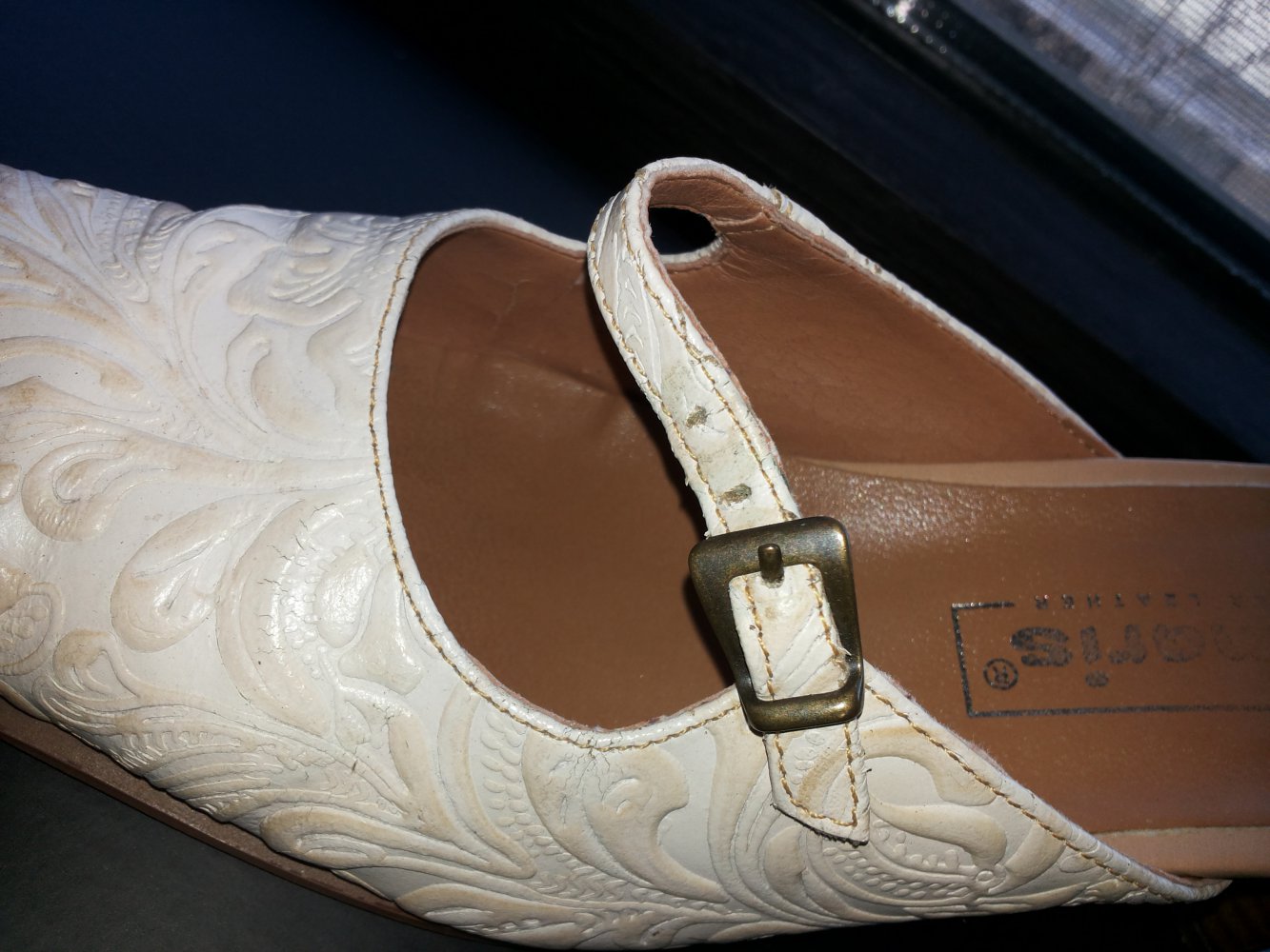 Pumps mit Blumenranken von Tamaris