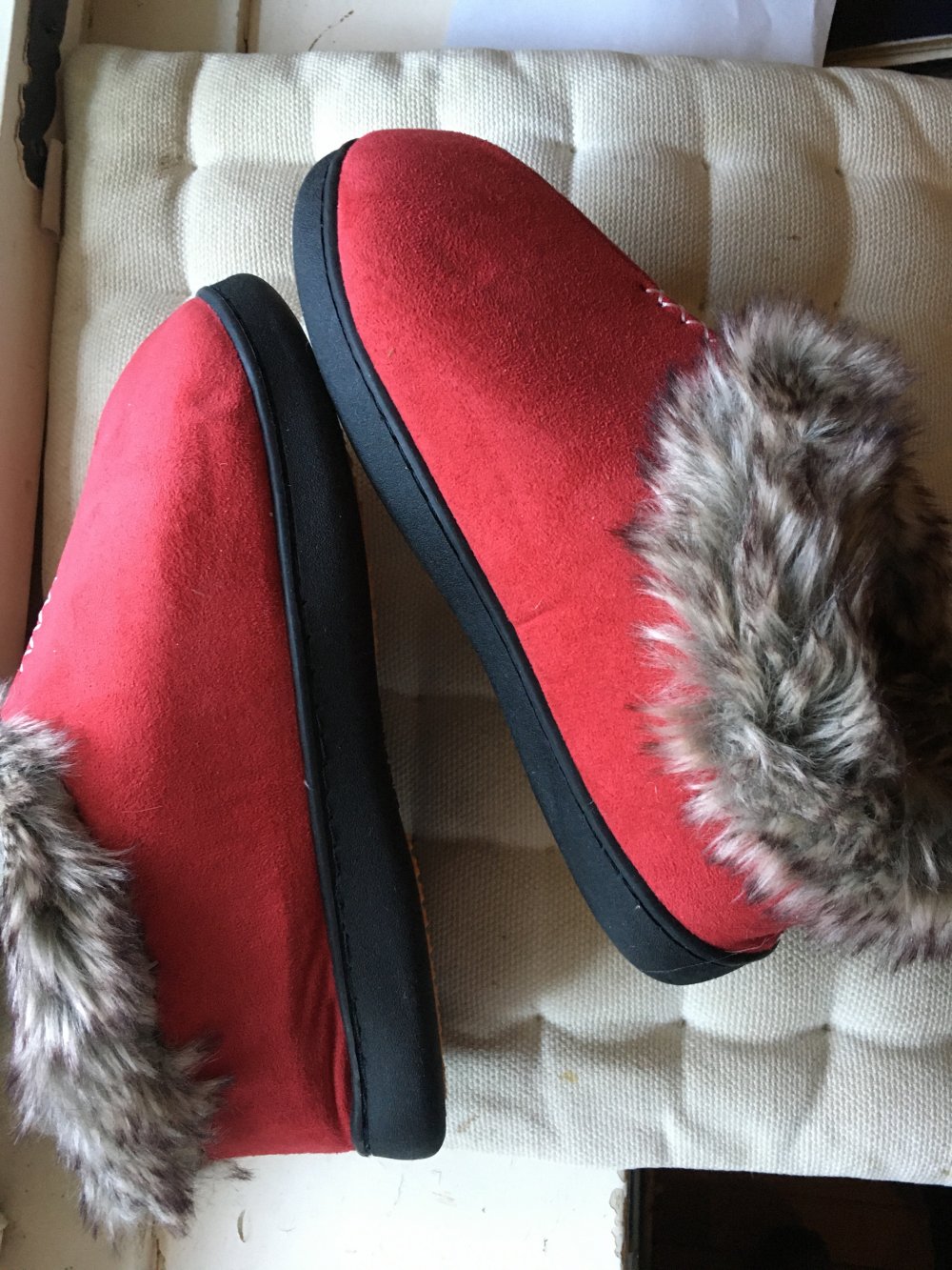  neue, ungetrg. Fell HAUSSCHUHE, 38,