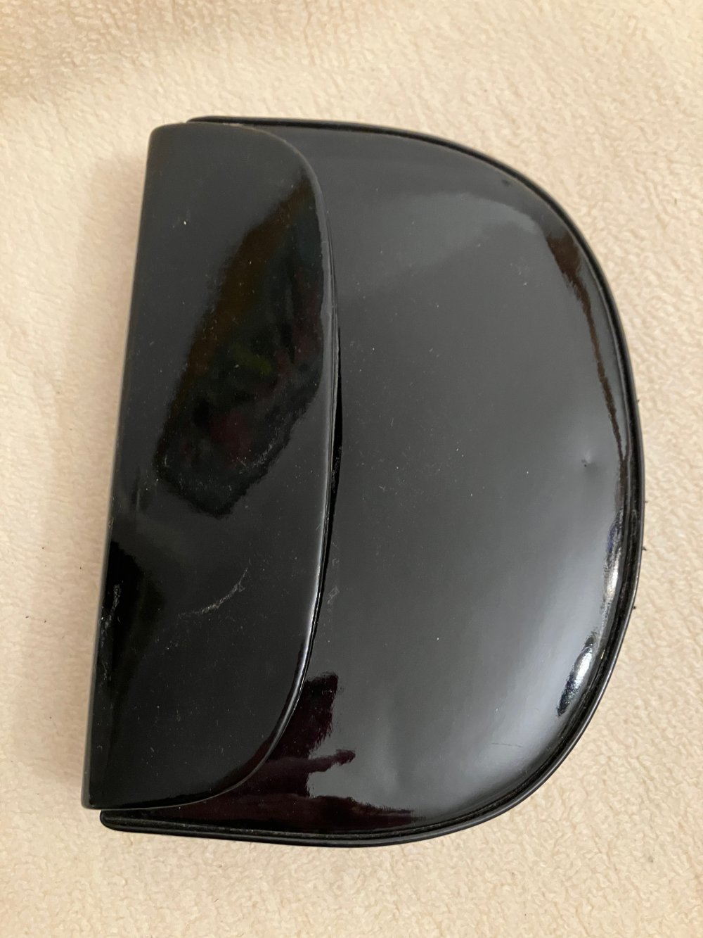 kl. Lacktasche, Abendtäschchen m. Träger ( kann auch nach innen )